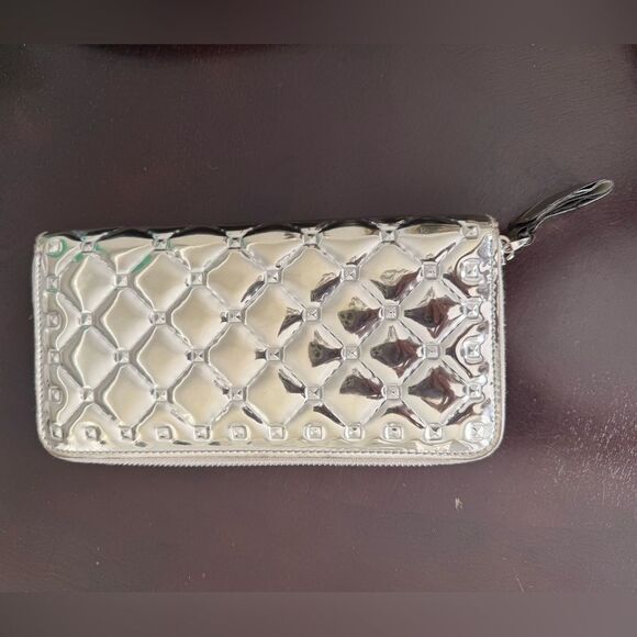 Valentino Garavani Silver Quilted Leather
Rockstud Spike Zip Around Wallet - Picture 3 of 11